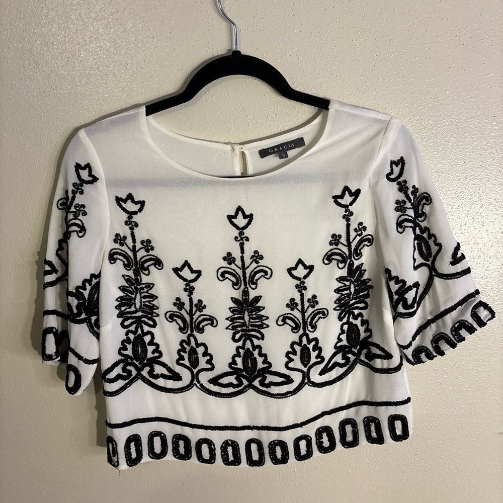 Gracia Embroidered Crop Top - Size S